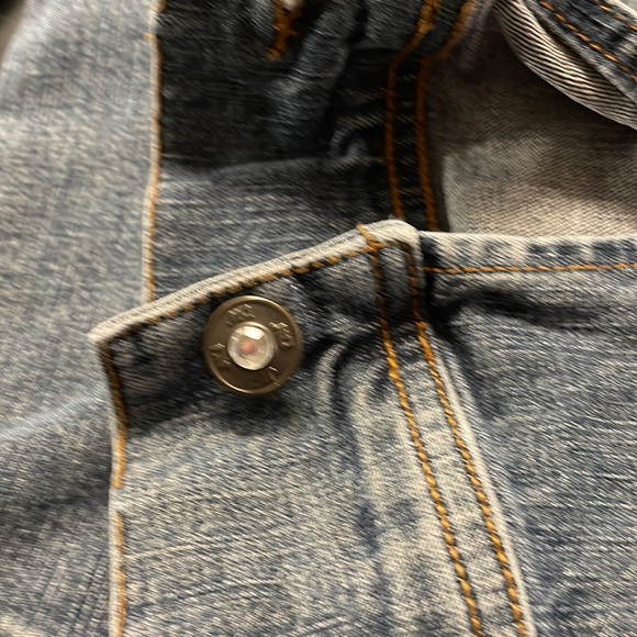 Women or Teens Jean Jacket.. - Picture 4 of 6